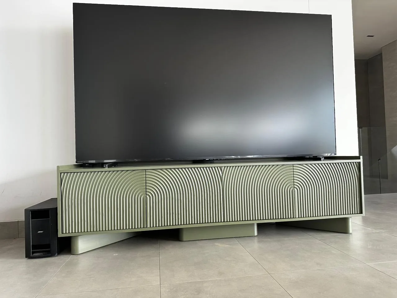 Consola de TV con arcos